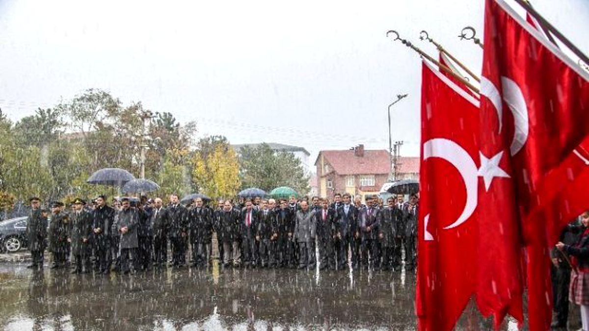 Ahlat\'ta Atatürk\'ü Anma Programı Düzenlendi