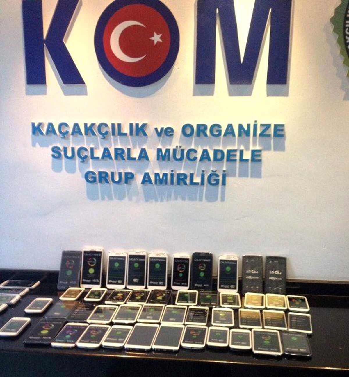 Alanya\'da Kaçak Cep Telefonu Operasyonu