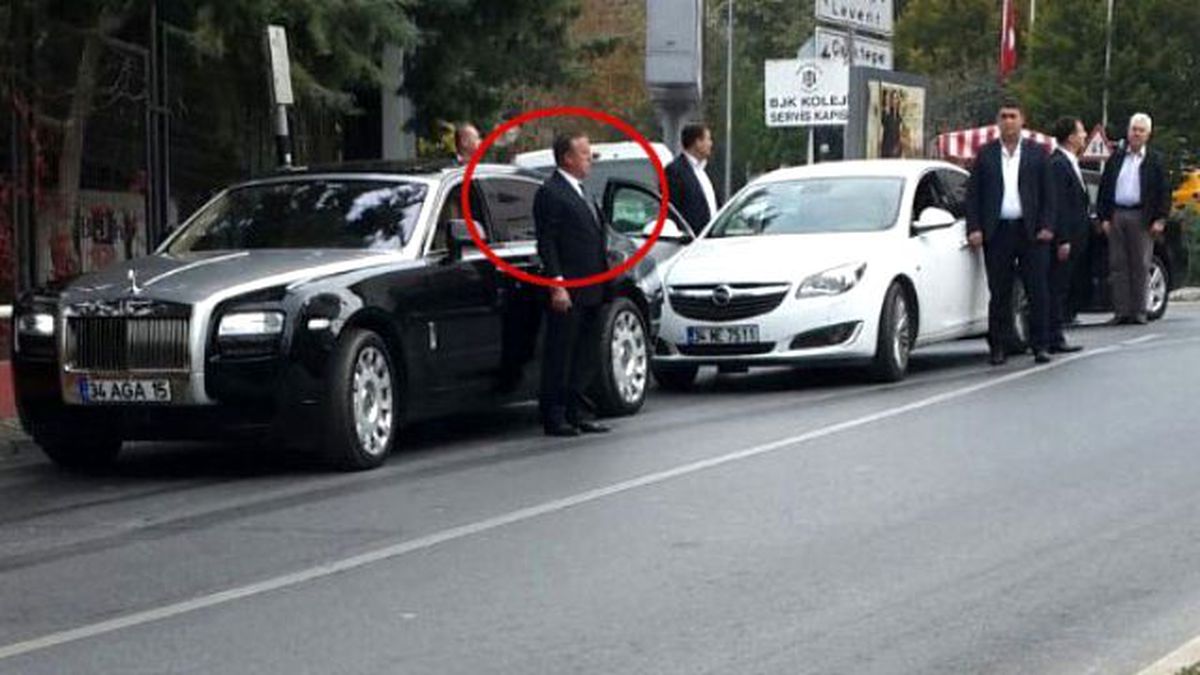 Ali Ağaoğlu, Atatürk'e Saygı Duruşunda Görüntülendi