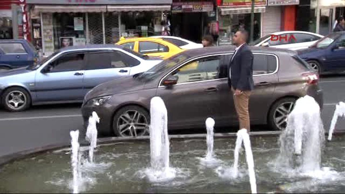 Ankara\'da 9\'u 5 Geçe Trafik Durdu