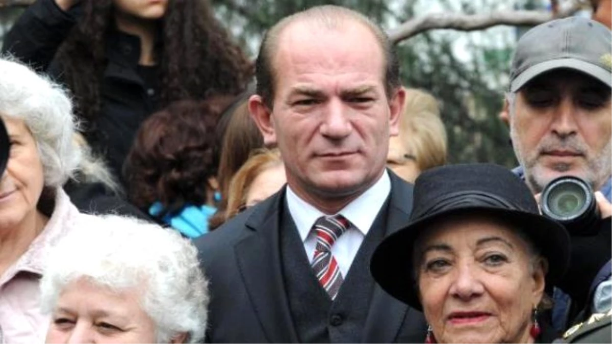 Atatürk\'ün Benzeri ile Fotoğraf Çektirme Yarışı