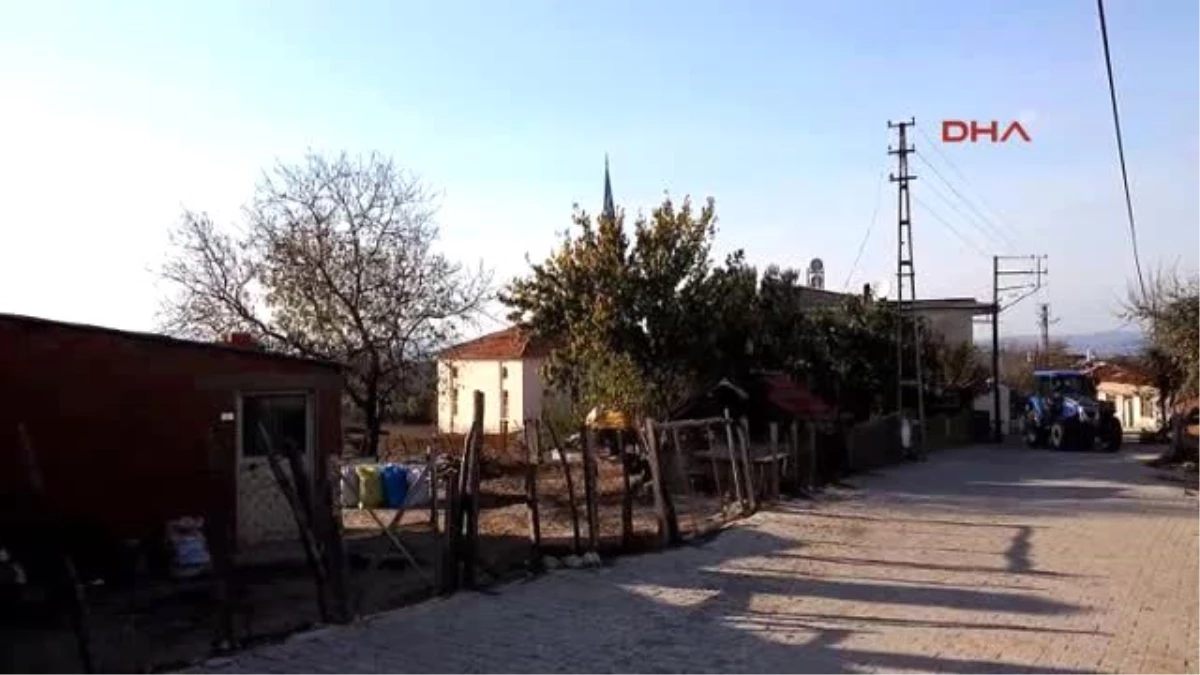 67 yaşındaki Sami Kılıç Köy Meydanına Atatürk Büstü Yaptırdı