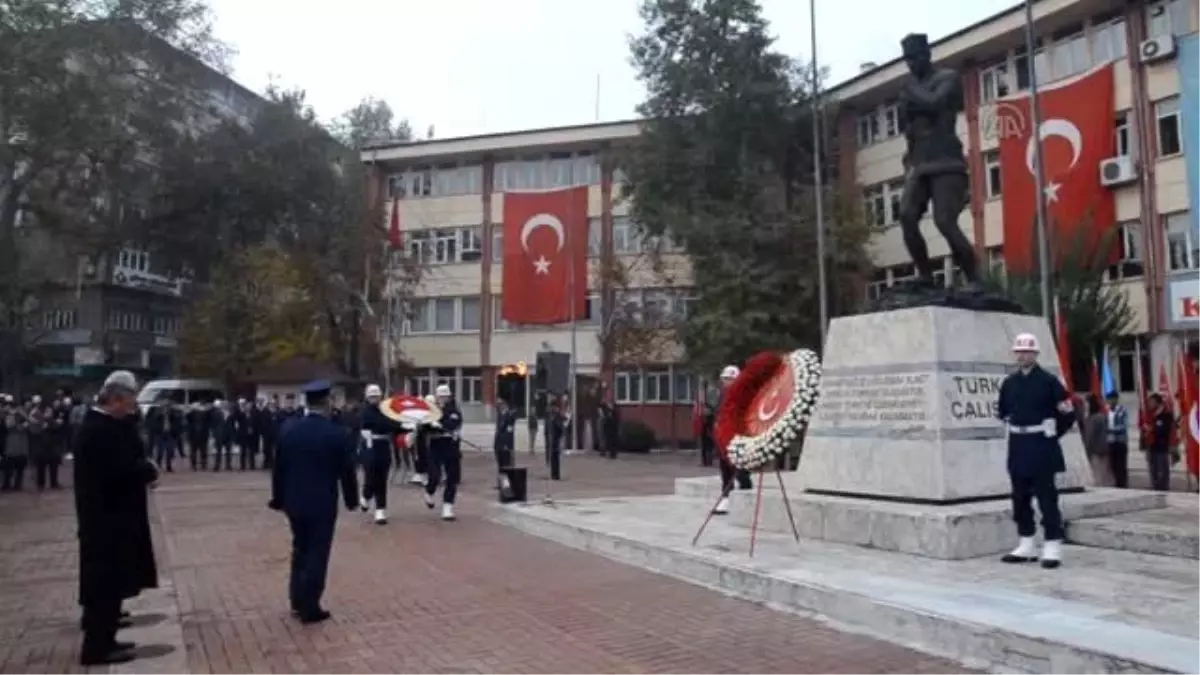 Büyük Önder Atatürk\'ü Anıyoruz