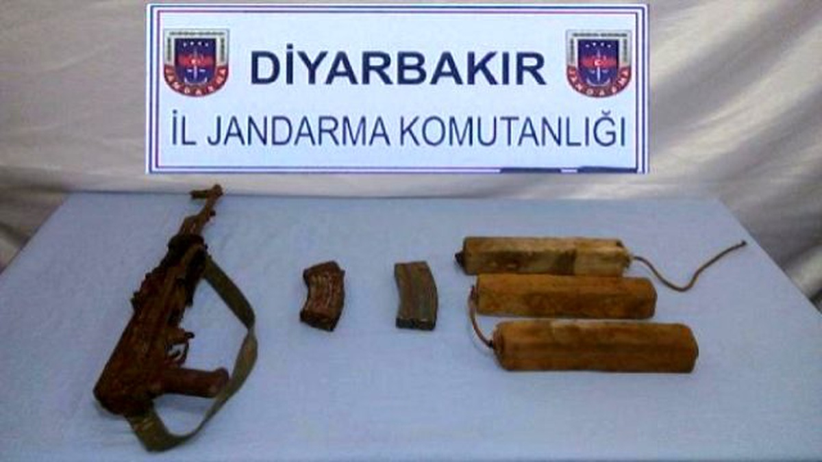 Dicle\'de Silah ve Patlayıcı Bulundu