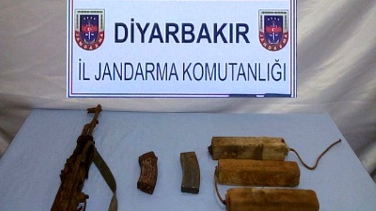 Dicle\'de Silah ve Patlayıcı Bulundu