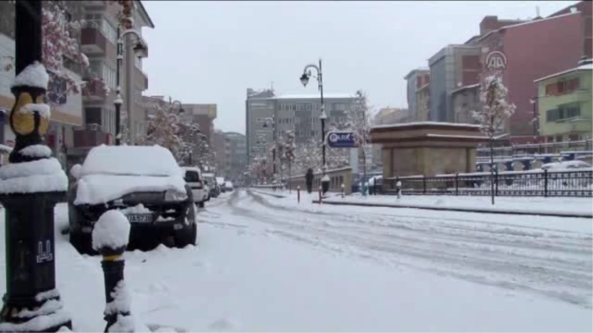 Doğu Anadolu\'da Kar Yağışı Trafiği Aksattı