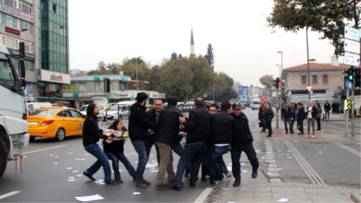 Dolmabahçe\'de Eylem Yapan Grup Gözaltına Alındı