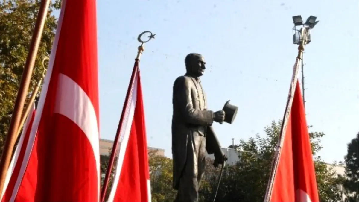 Düzce\'de Atatürk Ölümünün 77. Yıl Dönümünde Anıldı