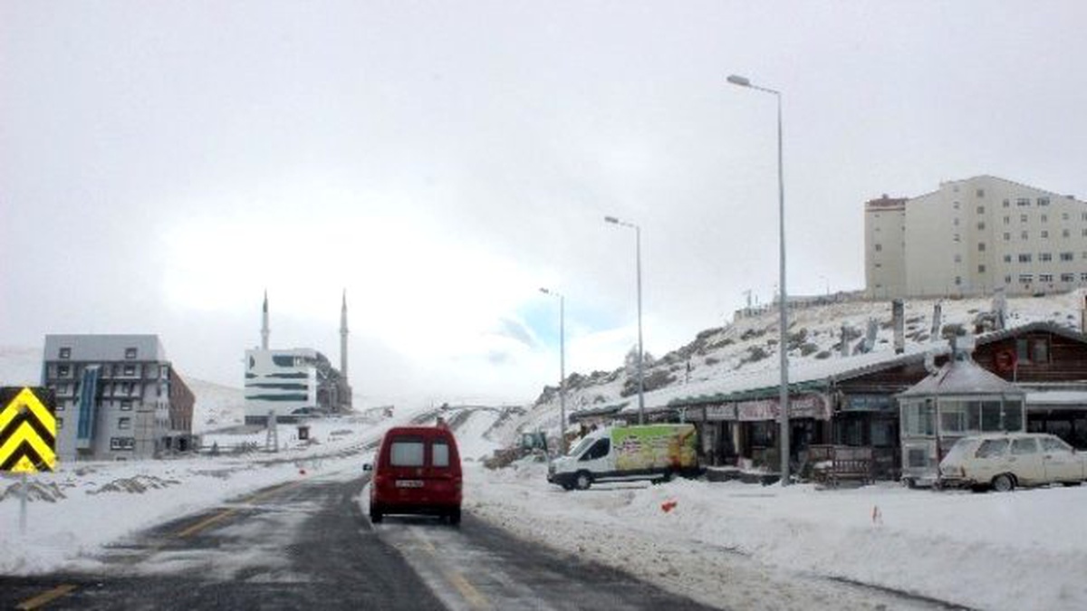 Erciyes Dağı Beyaza Büründü