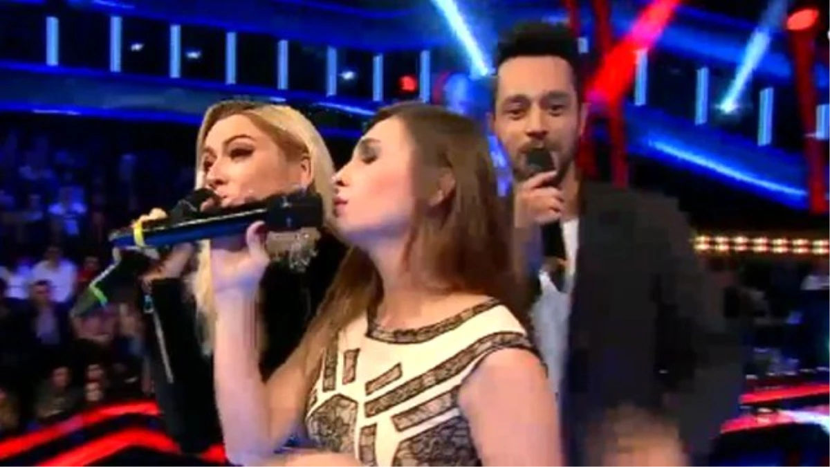 Hadise ve Murat Boz O Yarışmacı İçin Sahneye Atladı!