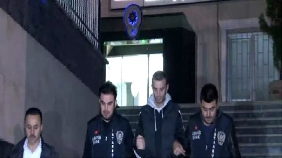 Ayrı Yaşadığı Eşini ve Bir Restoran Sahibini Vuran Koca Yakalandı