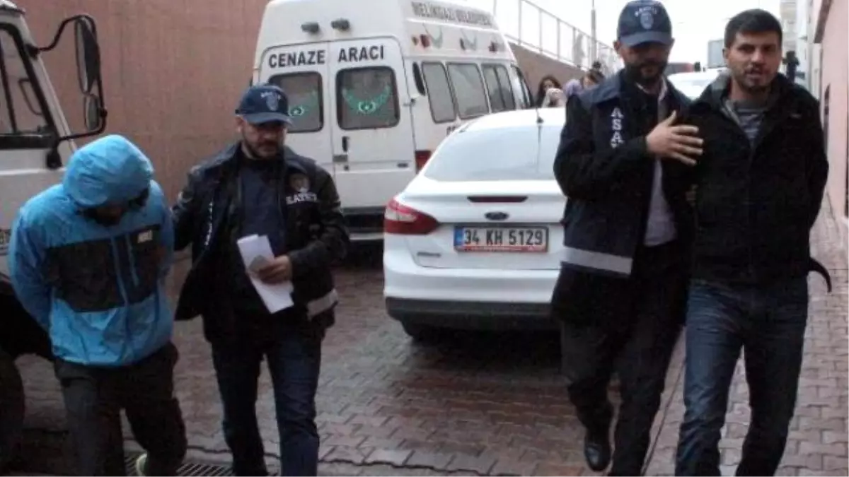 Otostop Yapıp Sürücülerin Parasını Çalan 5 Şüpheli Yakalandı
