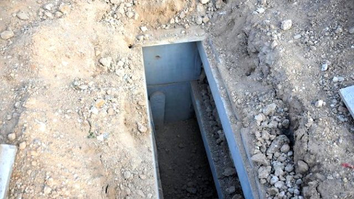 Şehir Mezarlığında, 2 Kat Mezar Uygulaması