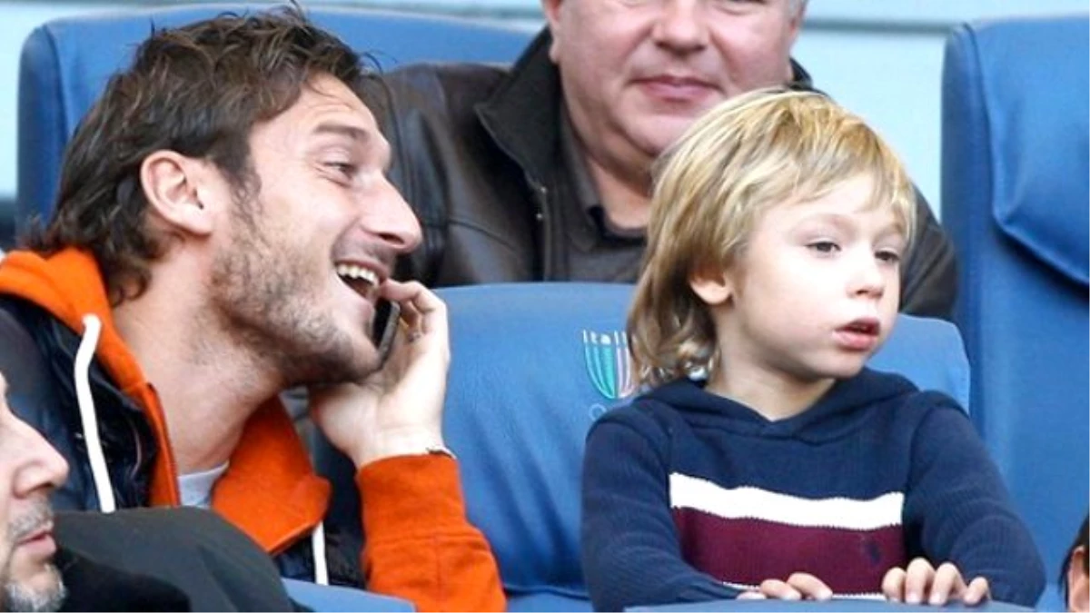 Totti, Oğlunu Korumaları İçin Polislere Rüşvet Vermiş