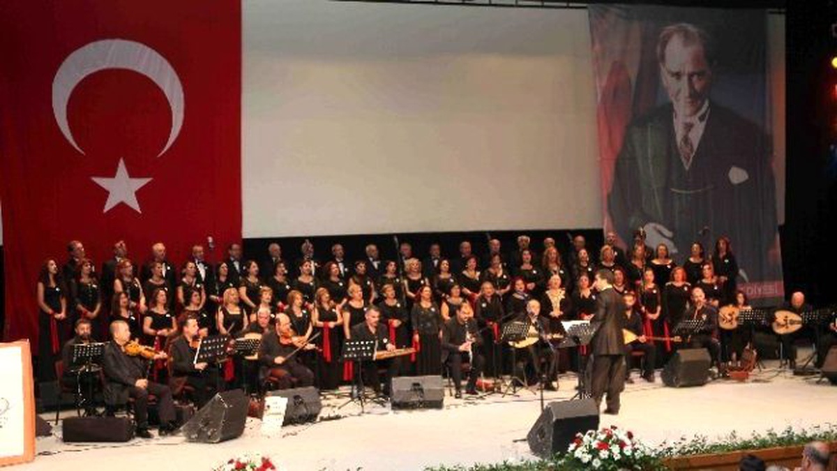 Atatürk İçin Bayraklı\'da Özel Konser