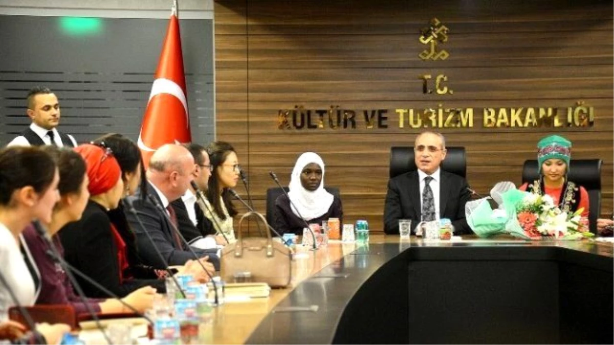 Bakan Topçu, Türk İslam Dünyası Öğrencileriyle Bir Araya Geldi
