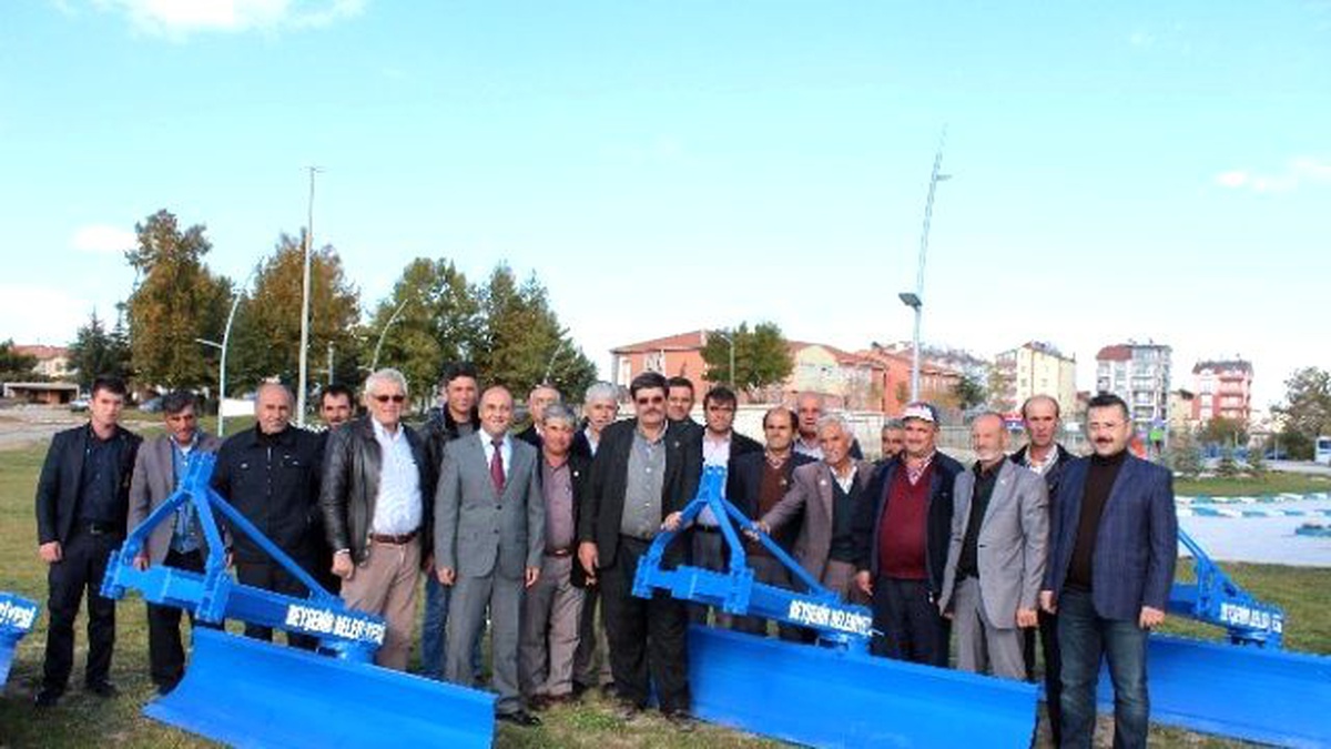 Beyşehir\'de Muhtarlara Kar Küreme Ataşmanları Dağıtıldı