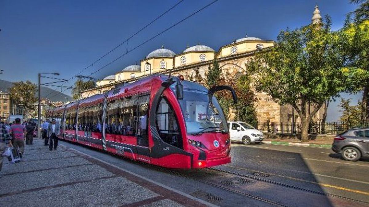 Bursa\'da Tramvay Hattına Park Edenlere Hapis Cezası Geliyor
