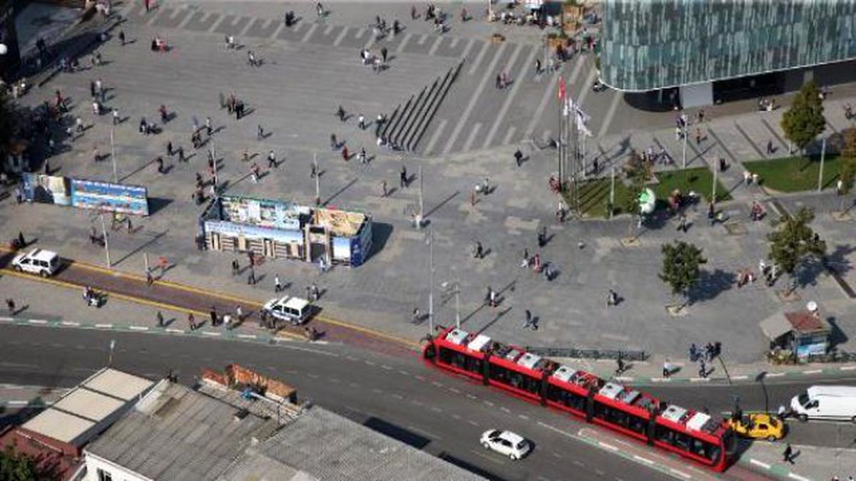 Bursa\'da Tramvay Hattına Park Edenlere Hapis Cezası Geliyor