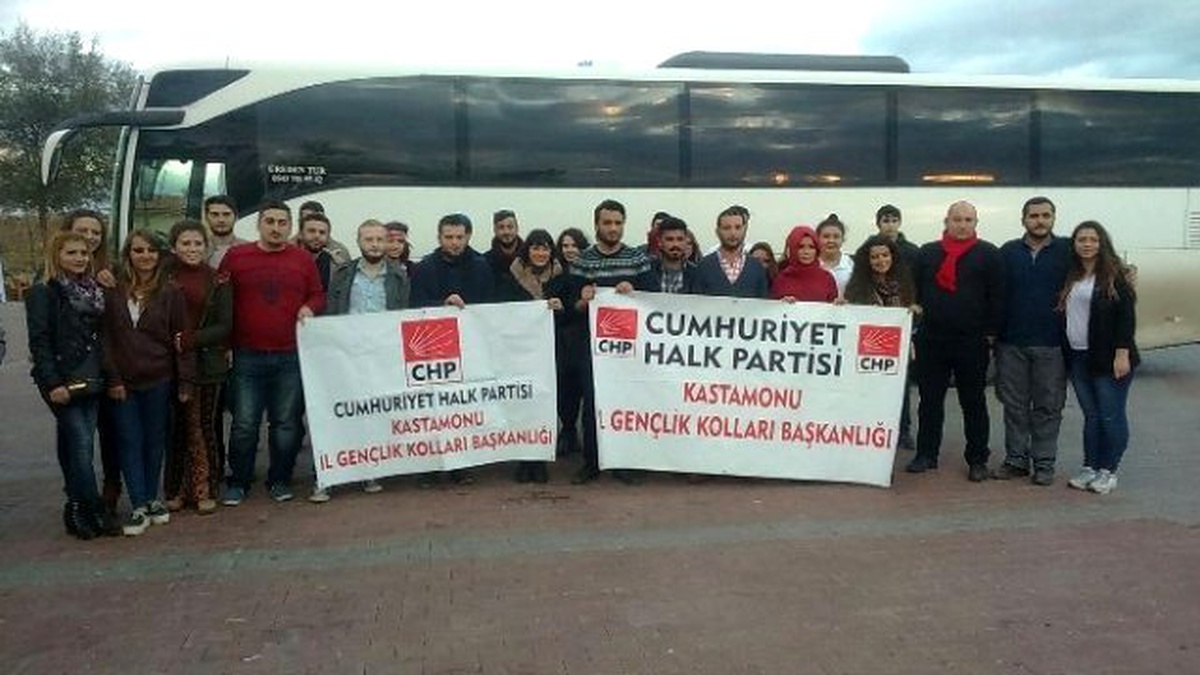 CHP Kastamonu Gençlik Kolları, Atatürk\'ü Ziyaret Etti