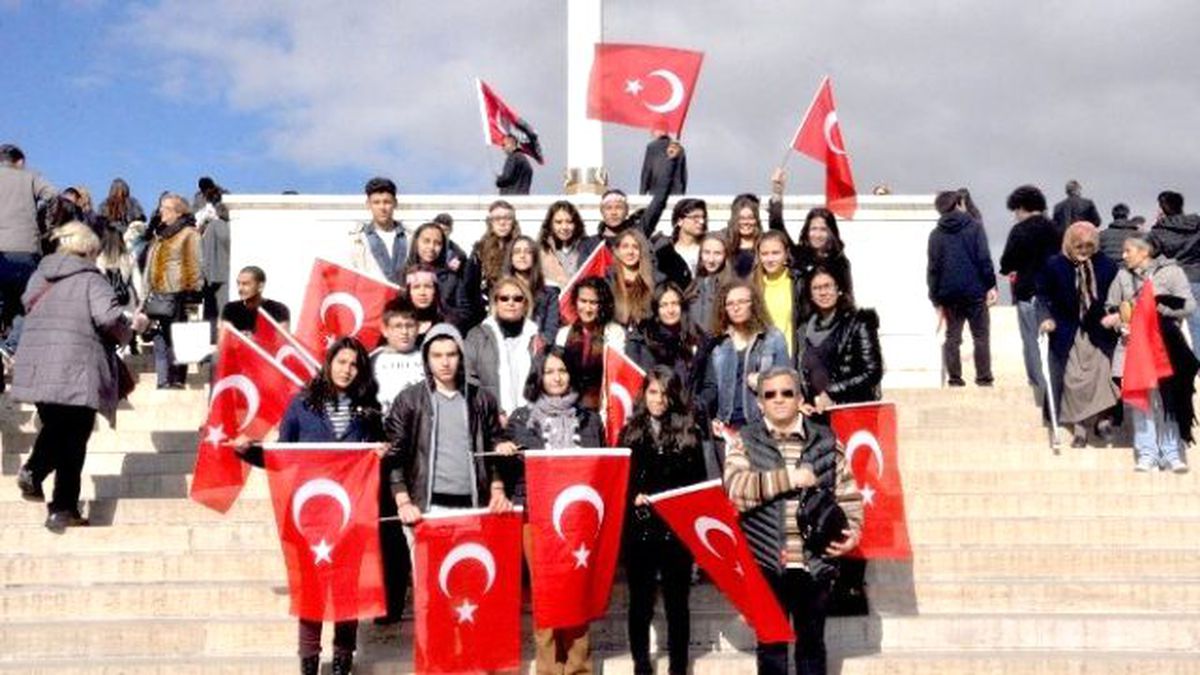 Çukurova Belediyesi 35 Öğrenciyi Anıtkabir\'e Gönderdi