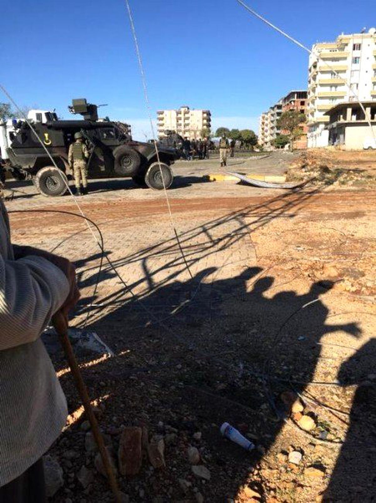 Dargeçit\'te Polis Aracına Saldırı: 1 Ölü, 4 Yaralı