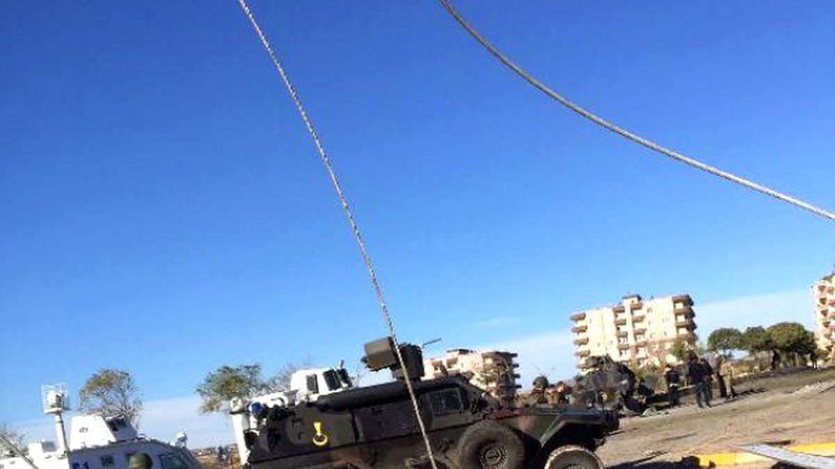 Dargeçit\'te Polise Bombalı Saldırı: 1 İşçi Öldü, 1 Polis Yaralı