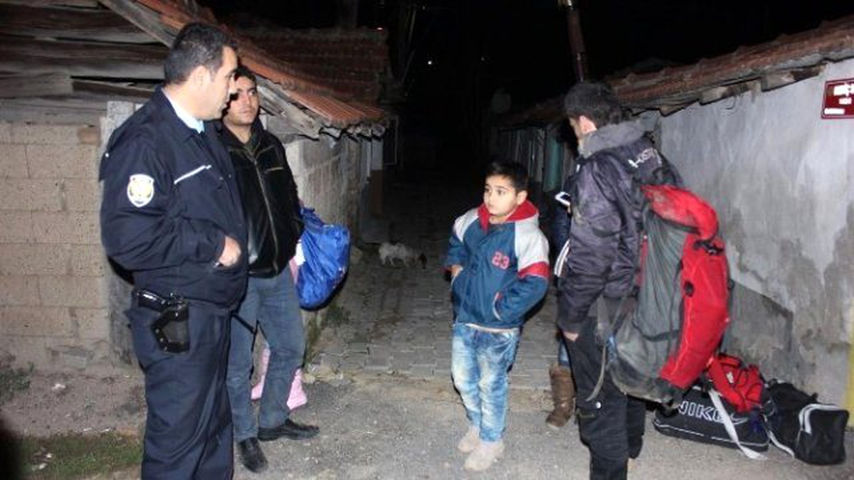 Edirne\'de 14\'ü Çocuk 24 Suriyeli Kaçak Göçmen Yakalandı