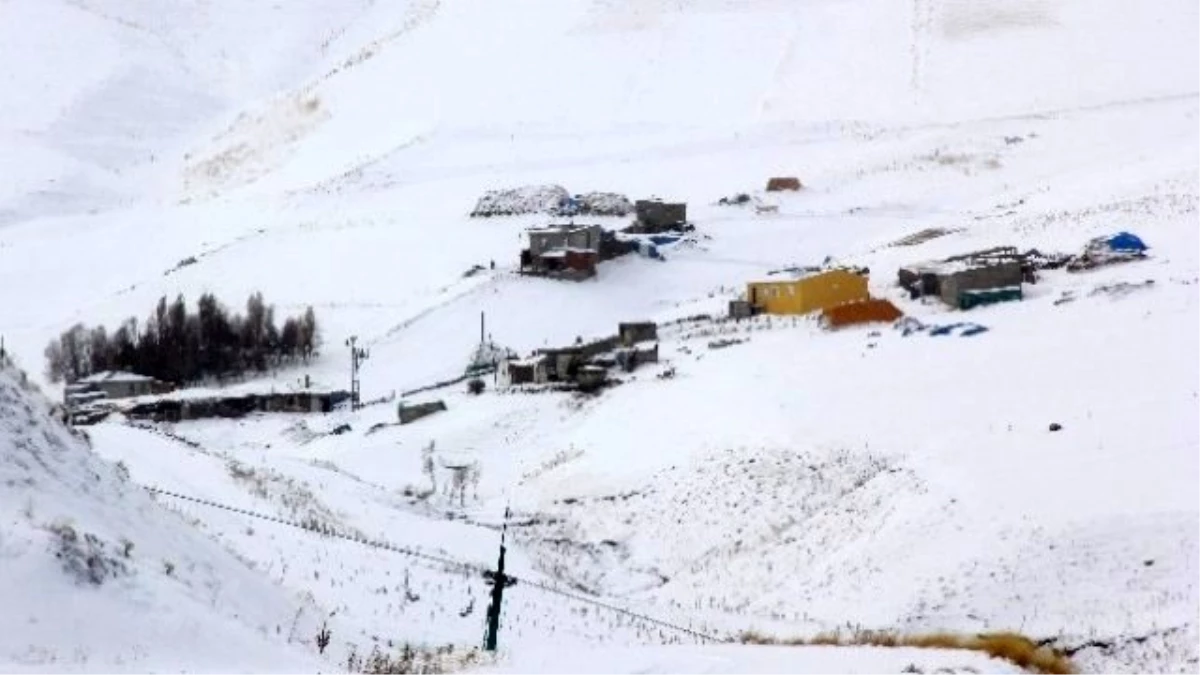 Erzurum\'da Soğuk Hava Göleti Dondurdu