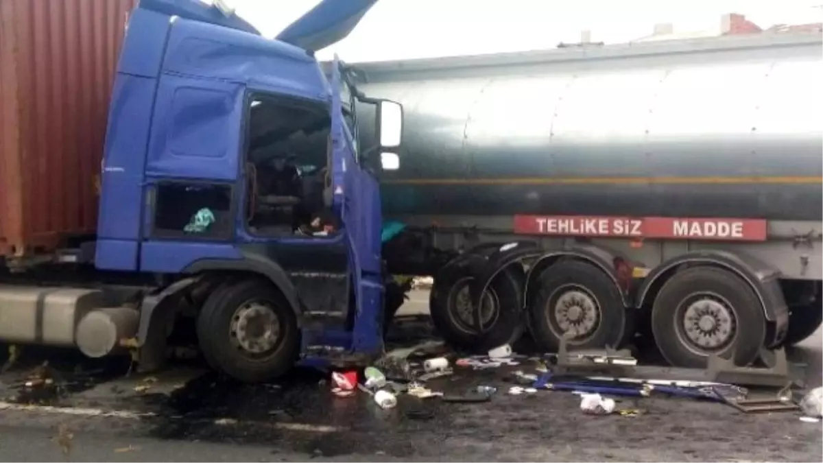 Eskişehir\'de Zincirleme Trafik Kazası: 2 Yaralı