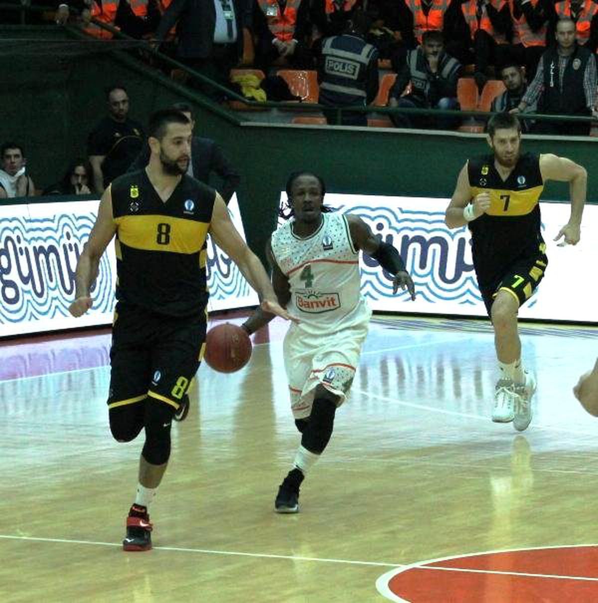Banvit- Aris: 96-84