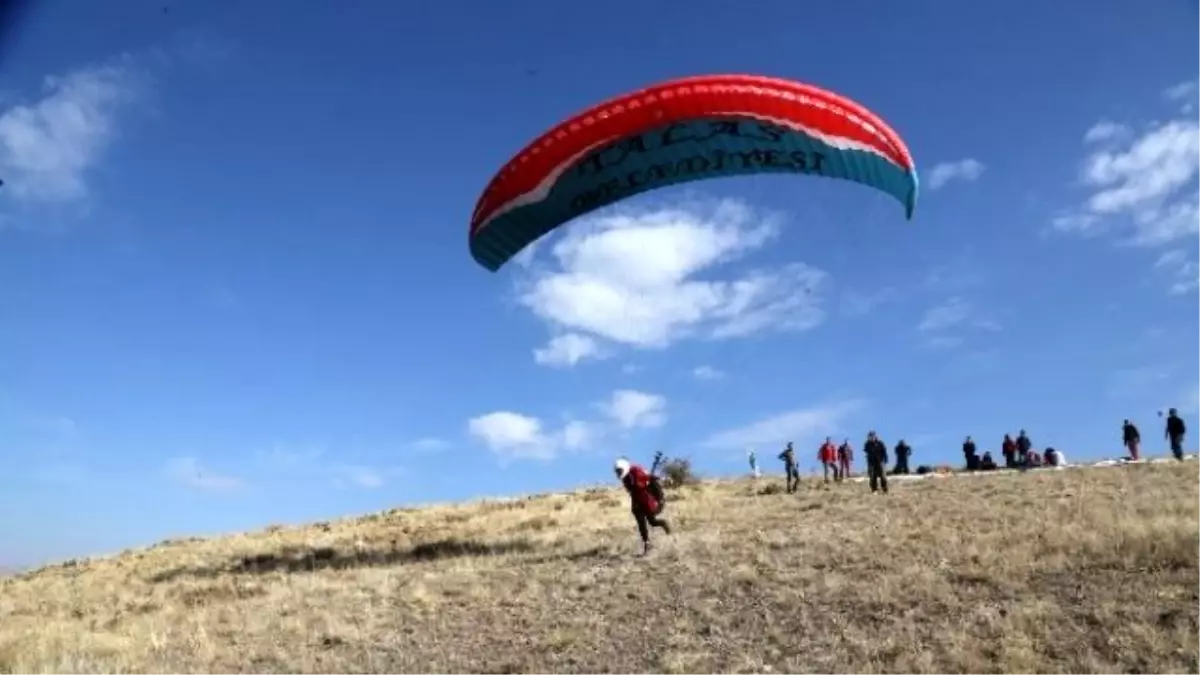 Gökyüzündeki Özgürlüğe 14 Paraşütçü Daha Hazır