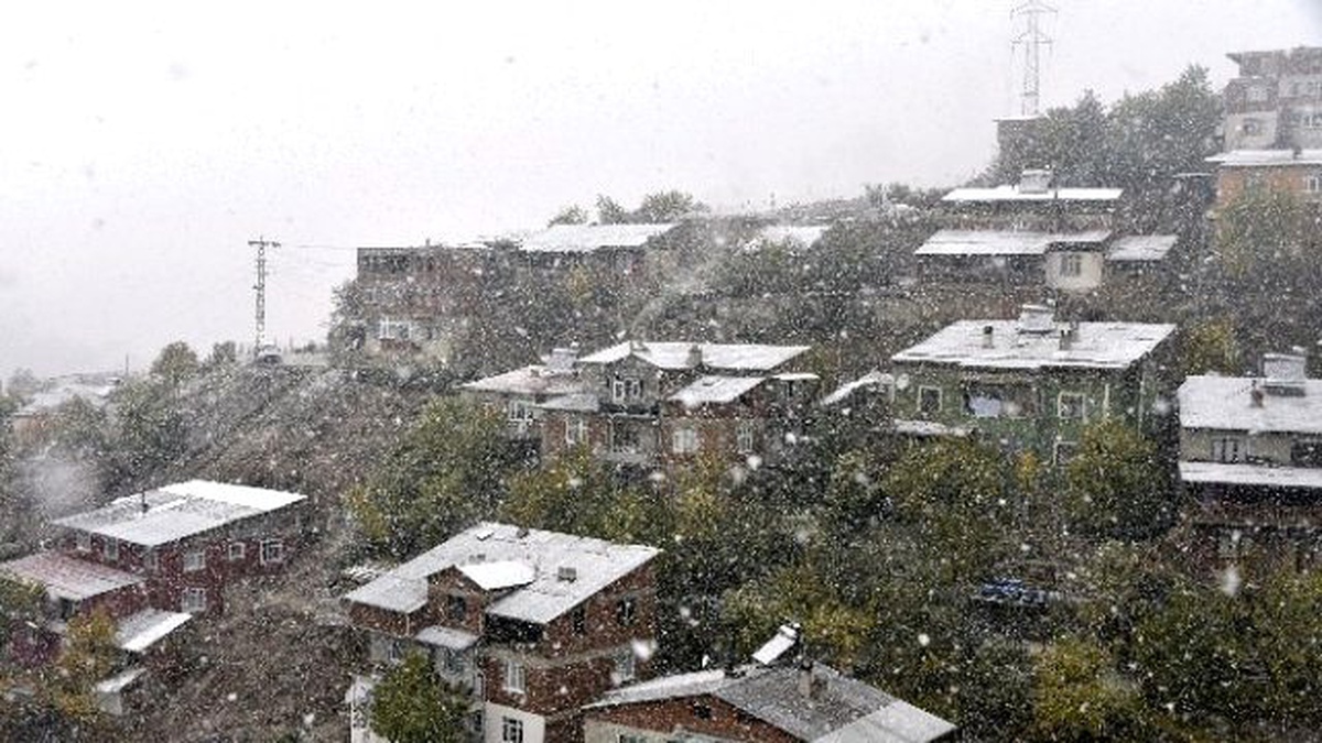 Gümüşhane İl Merkezine Yılın İlk Karı Yağdı