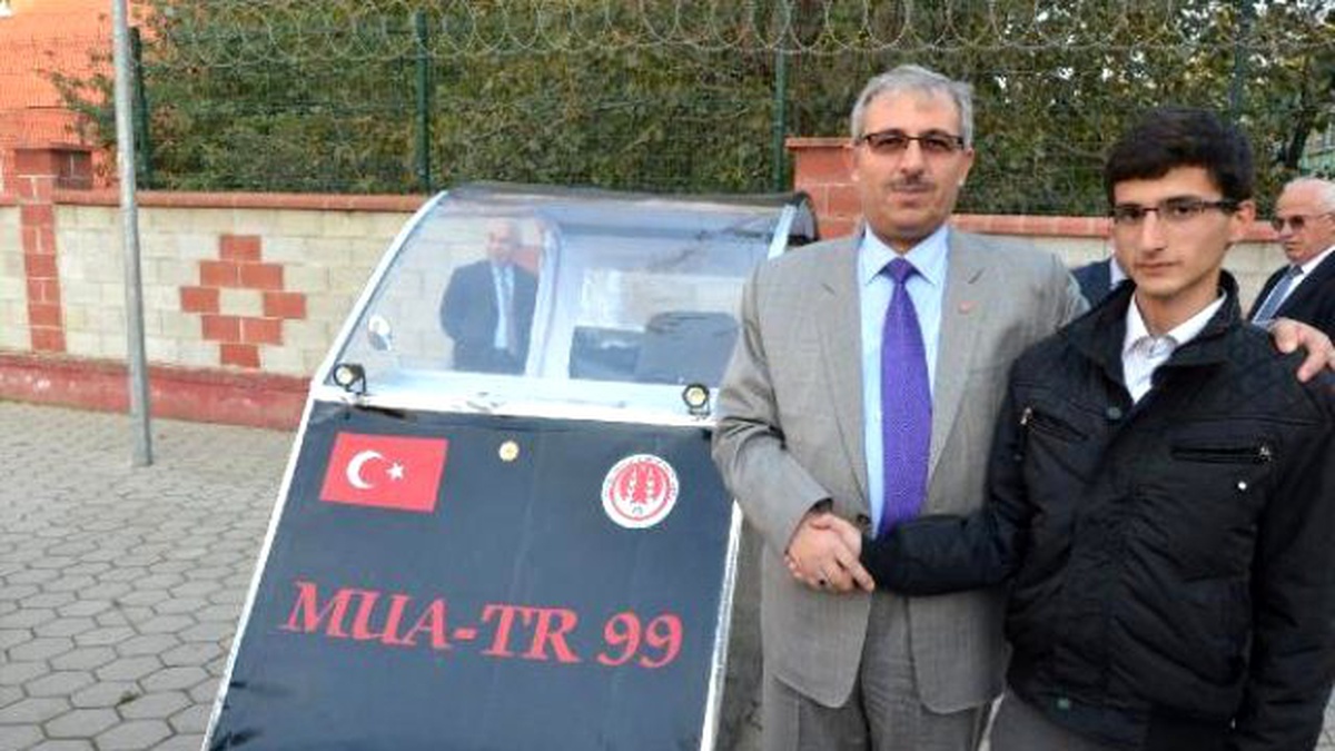 İmam Hatip Öğrencisi USB ile Çalışan Akülü Araba Üretti