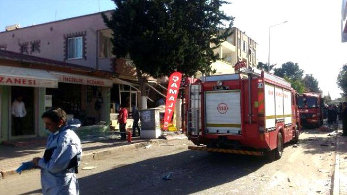 İncirlik\'teki Kolonya İmalathanesindeki Patlama Bomba Paniğine Neden Oldu