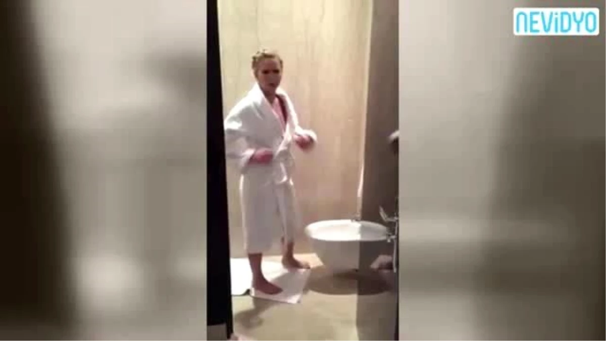 Jennifer Lawrence Tuvaleten Video Paylaştı