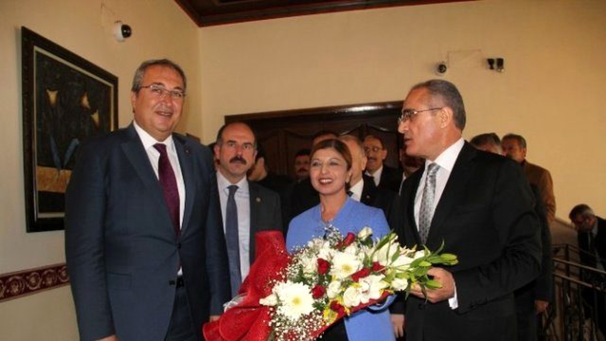 Kültür ve Turizm Bakanı Topçu, Nevşehir Belediye Başkanı Ünver\'i Ziyaret Etti