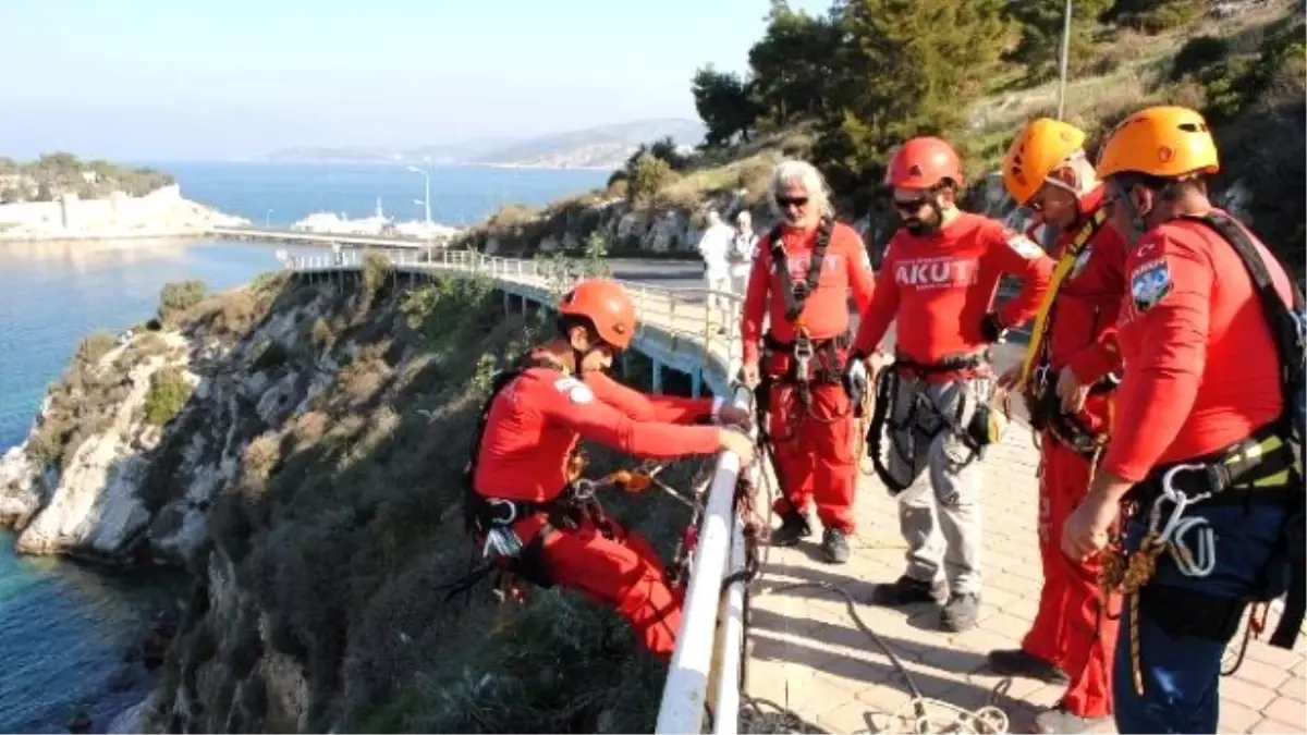 Kuşadası Belediyesi\'nden Akut Destekli Çevre Temizliği