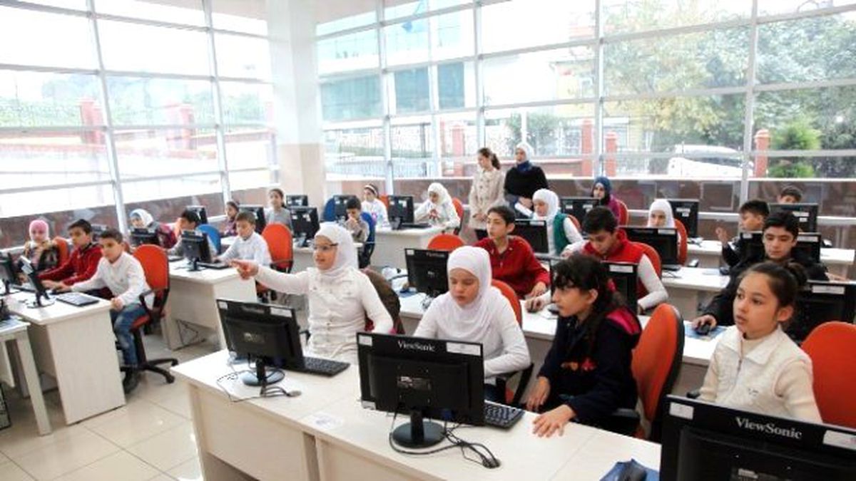 Mültecilere Bilgisayar Kursu