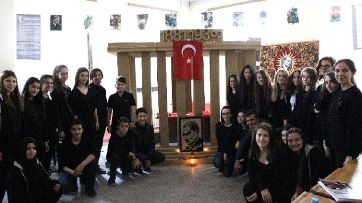 Atatürk\'ü Anmak İçin Yarıştılar