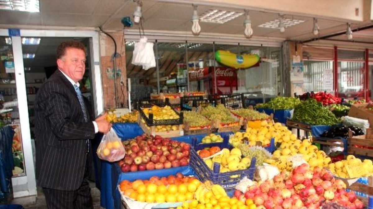 Pazarda Muz ve Kivi El Yakıyor