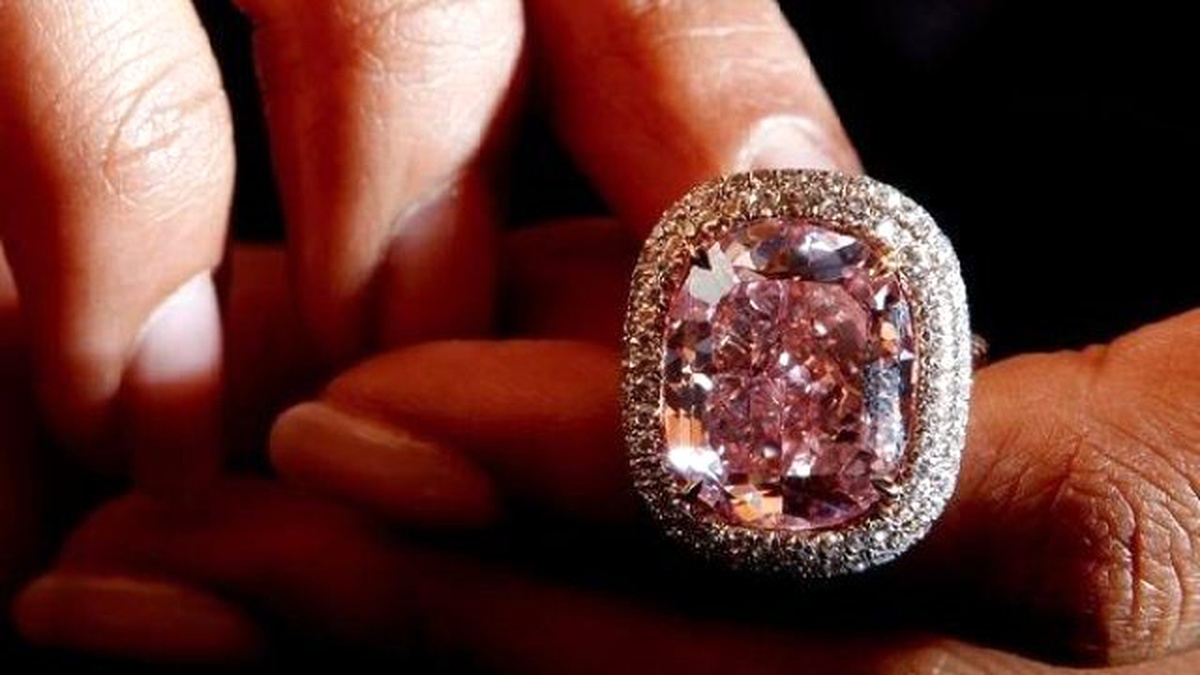 Pembe Elmas 28,7 Milyon İsviçre Frangına Satıldı