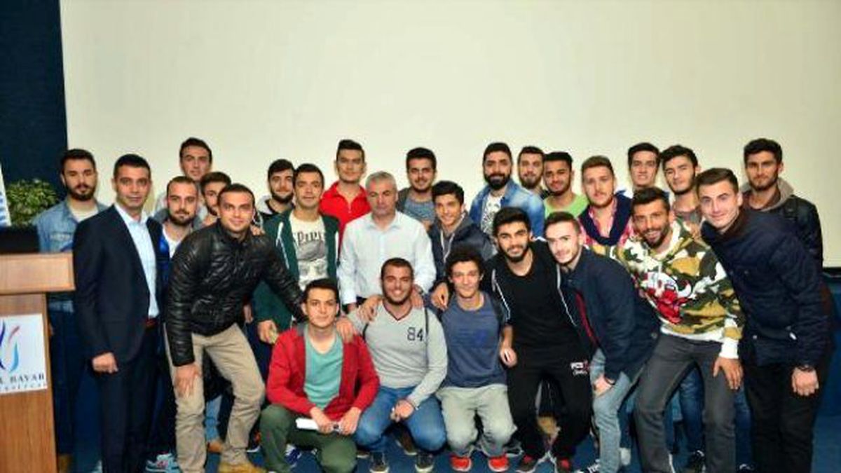 Rıza Çalımbay Manisa\'da Üniversite Öğencileriyle Söyleşi Yaptı