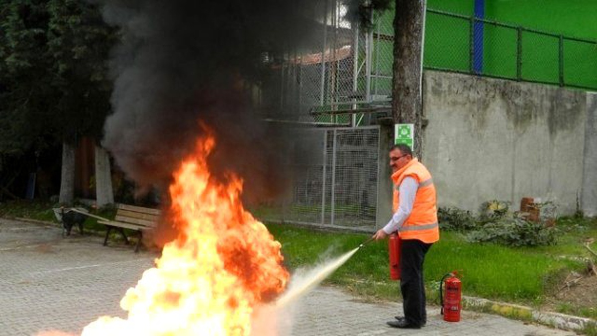 Sakarya Meslek Yüksekokulunda Yangın Eğitimi Verildi