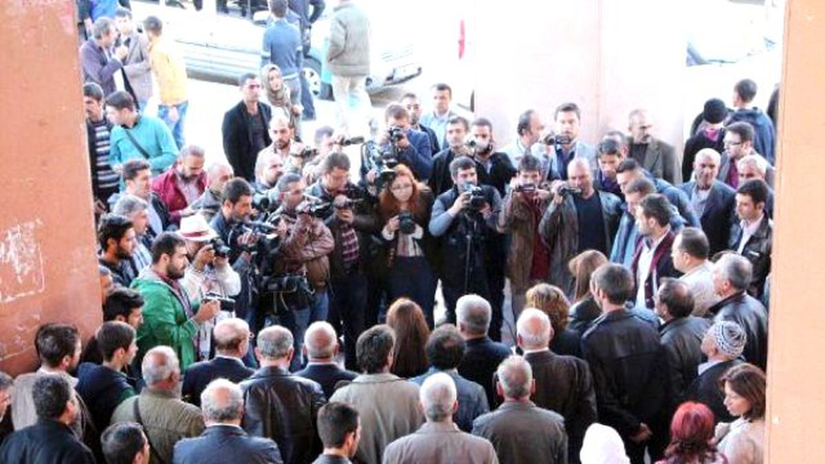 Şanlıurfa\'da Hdp\'li ve İHD\'li Grup, Silvan\'daki Operasyonunu Protesto Etti