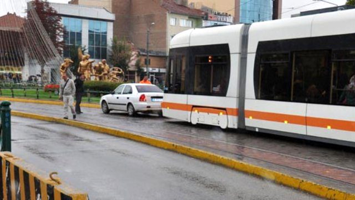 Tramvay Yoluna Araç Park Edenler Hapis Cezasıyla Yargılanabilir