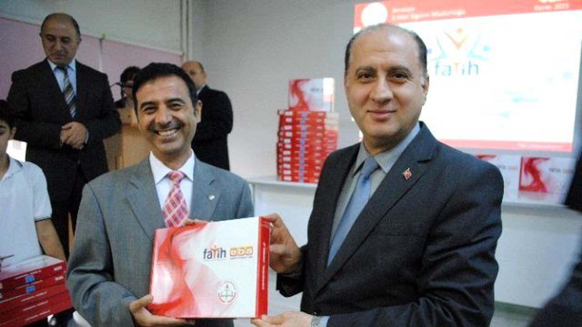 Amasya Valisi Çomaktekin Tablet Bilgisayar Dağıttı