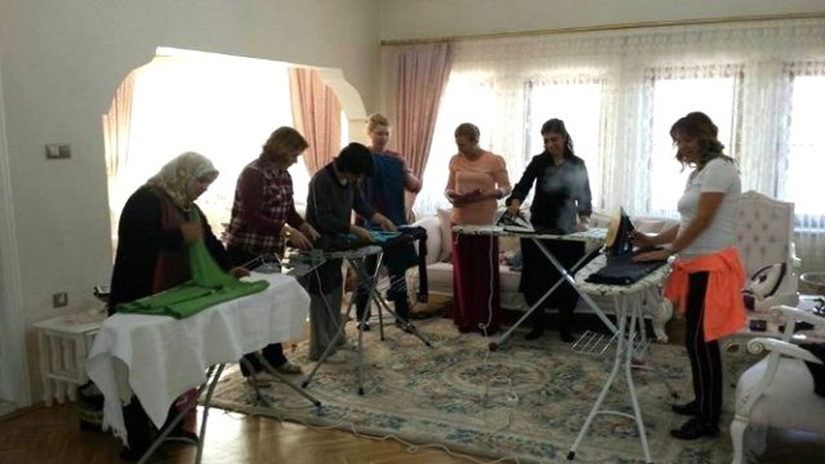 Vali Eşi Beyhan Demirtaş, İhtiyaç Sahipleri İçin Ütü Yaptı