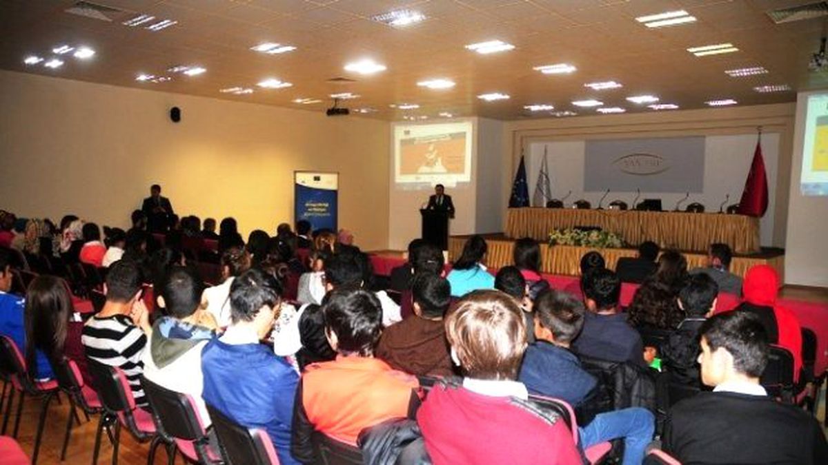 Van\'da Mesleki Eğitim ve Avrupa\'da Mesleklerin Serbest Dolaşımı Konulu Semineri
