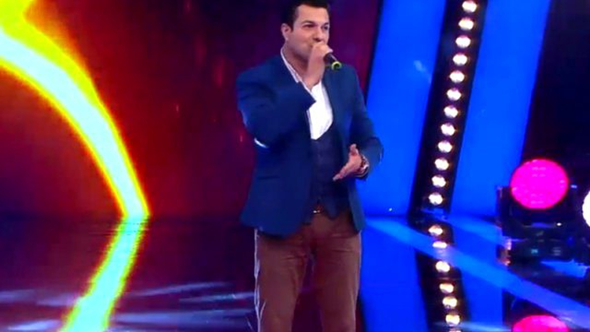 Volkan Akman \'Gel Gönlümü Yerden Yere\'